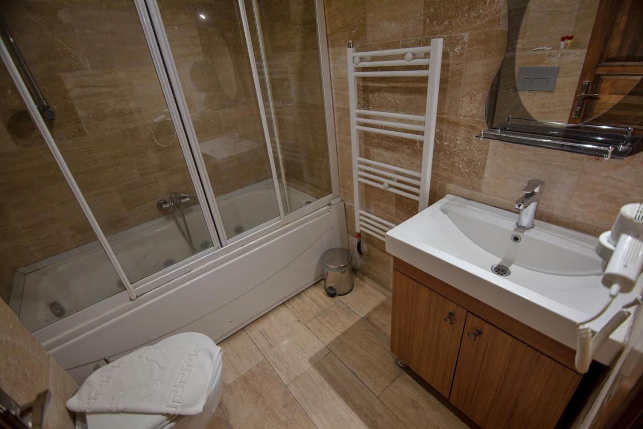 Standard Room Bath,1084152094:JPEG